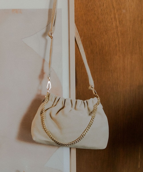 URBAN RESEARCH(アーバンリサーチ)の「レザーギャザーバッグ(ショルダーバッグ・レディース・BLACK/BROWN/BEIGE・-)」の3枚目の写真