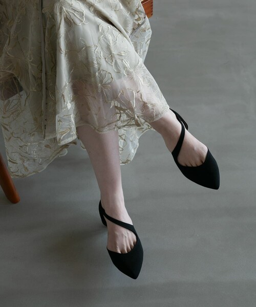 URBAN RESEARCH ROSSO（アーバンリサーチロッソ）の「kaene　アシメストラップパンプス（シューズ小物/雑貨・レディース・BK・35/36/37/38/39）」の8枚目の写真