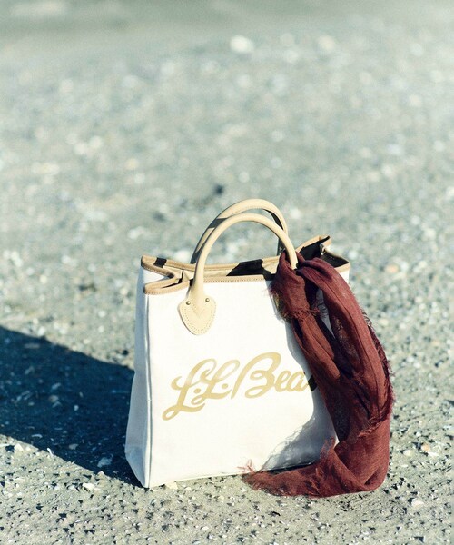 ADAM ET ROPE'(アダムエロペ)の「【J'aDoRe・店舗限定】【L.L.Bean for SALON(エル・エル・ビーン)】別注スクエアトートバッグ(トートバッグ・レディース・キナリ/ベージュ系・F)」の3枚目の写真