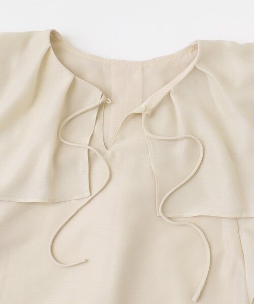 URBAN RESEARCH ROSSO（アーバンリサーチロッソ）の「イージーケアフリルブラウス（シャツ/ブラウス・レディース・OFF WHITE/TOMATO/BLACK・FREE）」の13枚目の写真