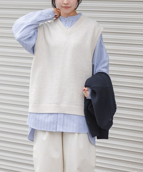 URBAN RESEARCH DOORS（アーバンリサーチドアーズ）の「FORK&SPOON　テープヤーンVネックニットベスト（ベスト・レディース・NAVY/IVORY・1）」の5枚目の写真