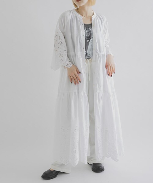 THE GOODLAND MARKET（ザグッドランドマーケット）の「FANAKA　ティアードドレス（ワンピース・レディース・WHITE/BLACK/BLUE・Free）」の4枚目の写真