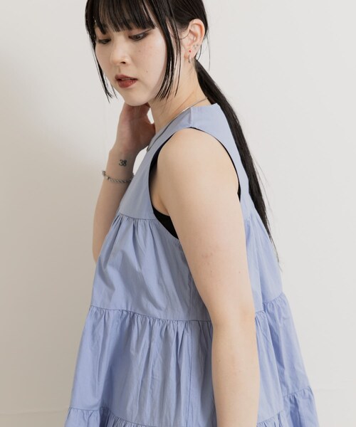 THE GOODLAND MARKET（ザグッドランドマーケット）の「FANAKA　Poplin tiered blouse（シャツ/ブラウス・レディース・024BLU/BLACK/58BRN・FREE）」の17枚目の写真