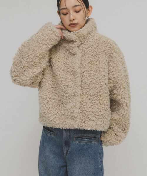 KBF(ケイビーエフ)の「フォルムボアジャケット(テーラードジャケット・レディース・SOY/MATCHA/GREIGE・One)」の6枚目の写真