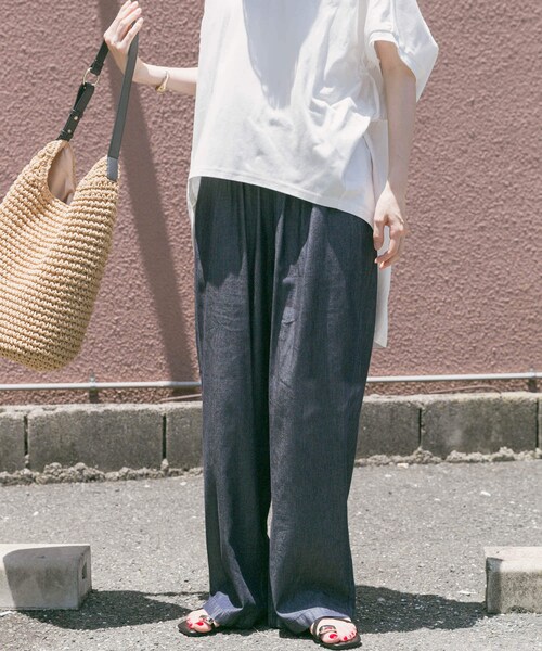 ITEMS URBANRESEARCH（アイテムズ アーバンリサーチ）の「レーヨンデニムワイドパンツ（デニムパンツ・レディース・BLU/O.WSH・FREE）」の22枚目の写真