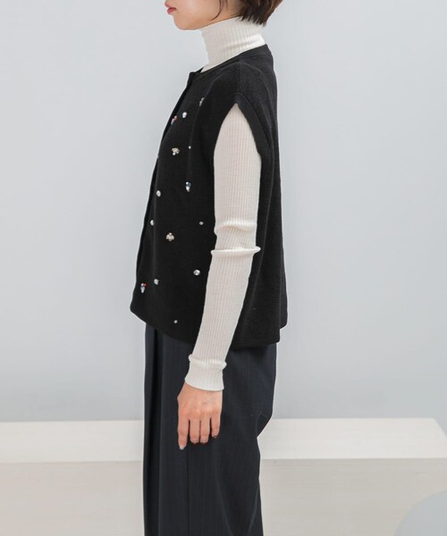URBAN RESEARCH ROSSO（アーバンリサーチロッソ）の「ビジューニットベスト（ニット/セーター・レディース・BLACK・FREE）」の8枚目の写真
