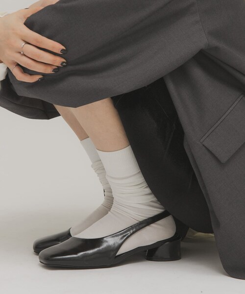 KBF（ケイビーエフ）の「スクエアトゥアシンメトリーパンプス（パンプス・レディース・CAMEL/BLACK・36/37/38）」の4枚目の写真