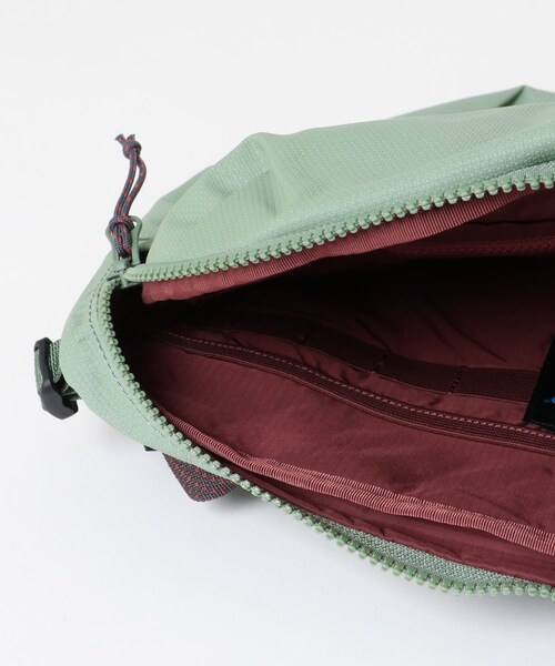 EKAL(エカル)の「KLATTERMUSEN Gaut Messenger Bag(メッセンジャーバッグ・メンズ・F Green/S Creme/Raven・one)」の15枚目の写真