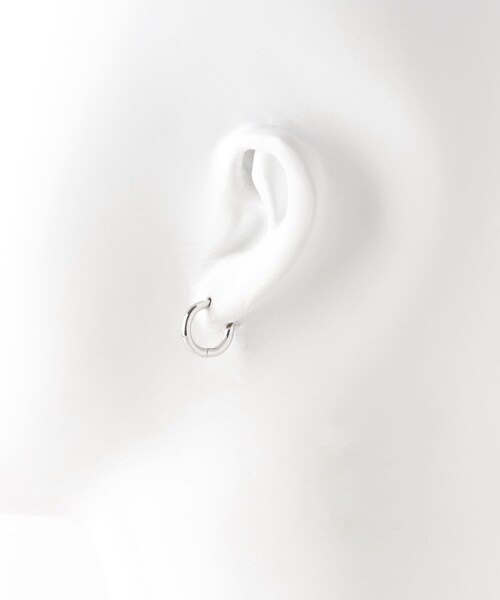 URBAN RESEARCH(アーバンリサーチ)の「TOM WOOD Classic Hoops Small(ピアス(両耳用)・メンズ・S925・One)」の4枚目の写真