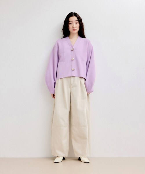 ADAM ET ROPE'(アダムエロペ)の「【WEB限定】・【サステナブル】セレクトネックカーディガン(カーディガン/ボレロ・レディース・チャコール/オフホワイト/キナリ/ネイビー/ネイビー系/ラベンダー・F)」の9枚目の写真