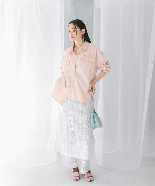 URBAN RESEARCH ROSSO（アーバンリサーチロッソ）の「『WEB限定』デニムオーバーシャツ（シャツ/ブラウス・レディース・INDIGO/FOG PINK・Free）」の17枚目の写真