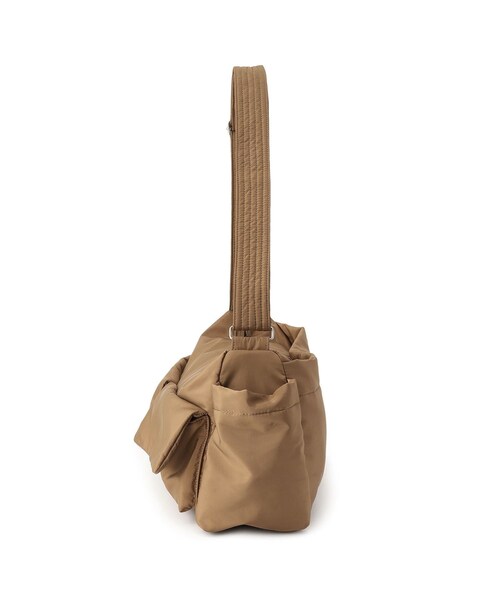 ADAM ET ROPE'(アダムエロペ)の「【WEB限定】撥水ビッグショルダーダブルポケットバッグ(ショルダーバッグ・レディース・ブラック/ブラウン系・F)」の16枚目の写真