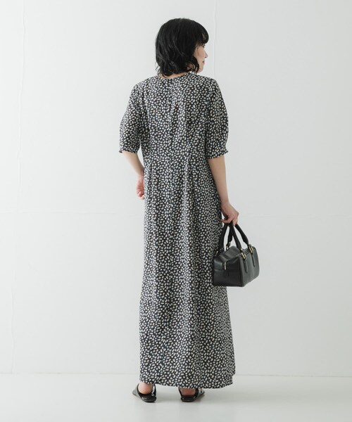 URBAN RESEARCH(アーバンリサーチ)の「フラワープリントタックデザインワンピース(ワンピース・レディース・WHITE/YELLOW・Free)」の10枚目の写真