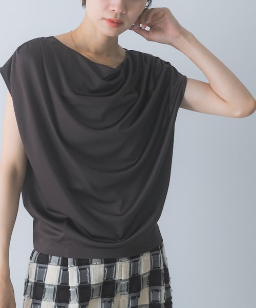 URBAN RESEARCH ROSSO（アーバンリサーチロッソ）の「トリアセ混ドレープネックカットソー（Tシャツ/カットソー・レディース・OFF WHITE/BROWN・Free）」の2枚目の写真