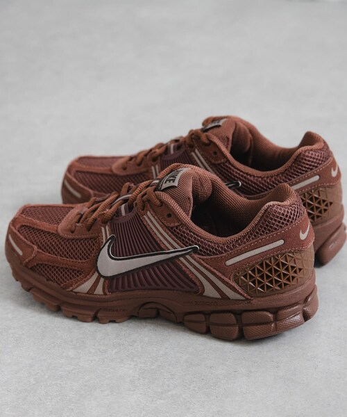 URBAN RESEARCH(アーバンリサーチ)の「NIKE ズームボメロ 5 GLD(スニーカー・レディース・F BN/M BRO/S RD/V GRR・23.5/24/24.5/25)」の7枚目の写真
