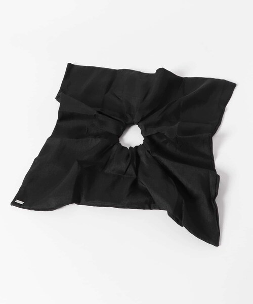 URBAN RESEARCH ROSSO（アーバンリサーチロッソ）の「heyep　Silk Square Large Scrunchie（ヘアゴム・レディース・BLACK/WHITE/別注BLUE・-）」の2枚目の写真
