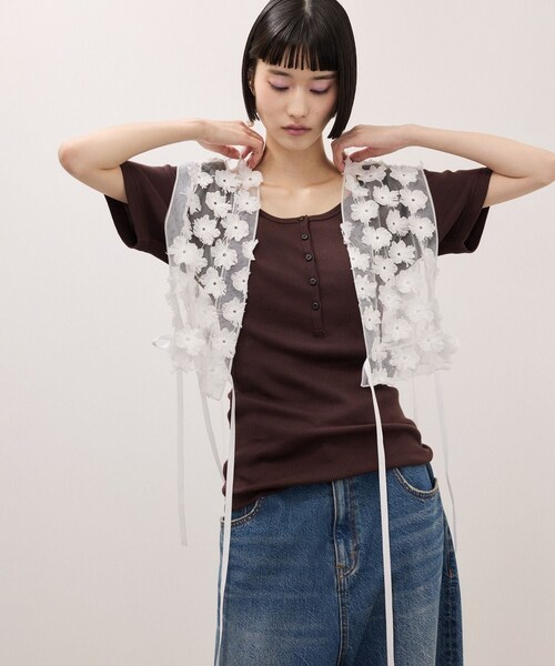 ADAM ET ROPE'(アダムエロペ)の「フラワーチュール2WAYトップス(シャツ/ブラウス・レディース・ブラック/ホワイト・F)」の12枚目の写真