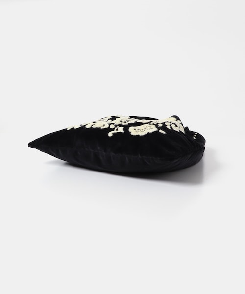 かぐれ(カグレ)の「Khadi&co VELVET EMBROIDERY BAG(ショルダーバッグ・レディース・BK・Free)」の5枚目の写真
