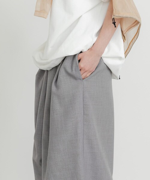 EKAL（エカル）の「『UR TECH DRYLUXE』ハイツイストワイドバミューダパンツ（その他パンツ・レディース・グレー/ネイビー/ブルーグレー・One）」の11枚目の写真
