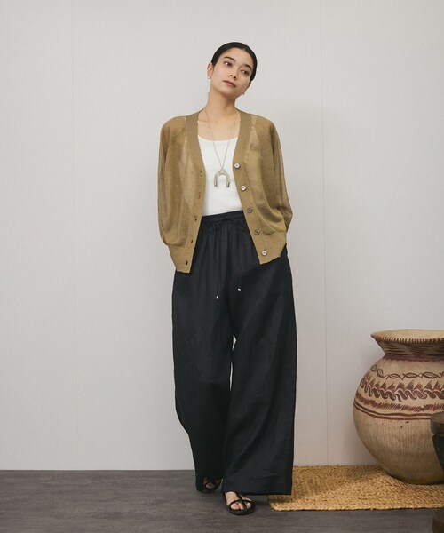 ADAM ET ROPE'（アダムエロペ）の「ブライトラメVネックシアーカーディガン［一部WEB限定カラー・手洗い可能］（カーディガン/ボレロ・レディース・ブラック/グレー/ピンク/ゴールド/シルバー/ライトグレー・F）」の15枚目の写真