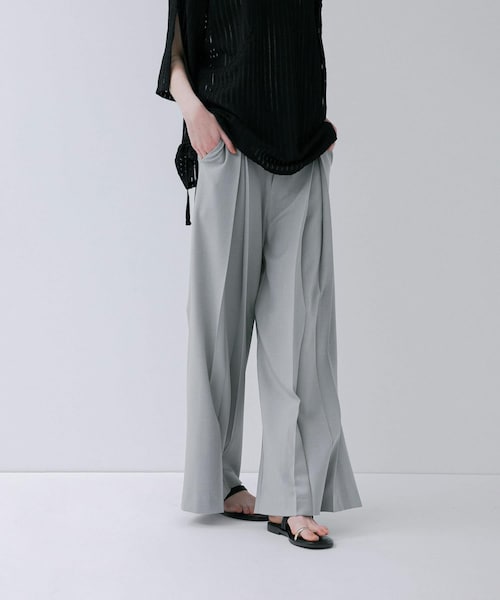 LAATO（ラート）の「wide tack pants（その他パンツ・レディース・シャドウ/セメント・S/M）」の2枚目の写真