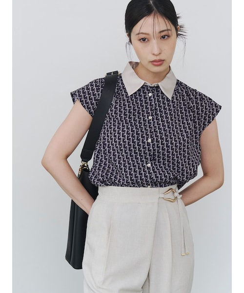 TONAL(トーナル)の「Tモノグラムクレリックフレンチシャツ(シャツ/ブラウス・レディース・アイボリー/ネイビー・M)」の3枚目の写真