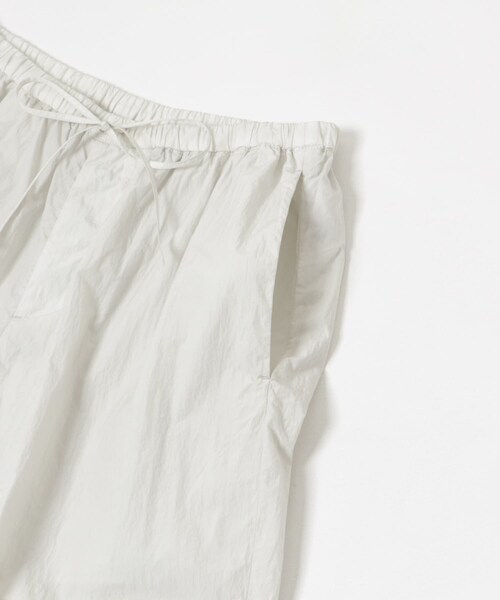 URBAN RESEARCH(アーバンリサーチ)の「ATON HAND DYED NYLON OVER PANTS(その他パンツ・レディース・BLACK/GRAY・00)」の8枚目の写真