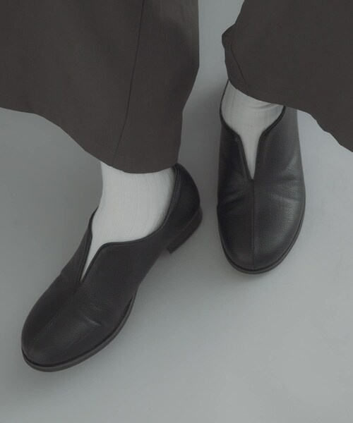 SENSE OF PLACE by URBAN RESEARCH（センスオブプレイスバイアーバンリサーチ）の「センタースリットスリッポンシューズ（スリッポン・メンズ・BLACK・26.5/27.5）」の5枚目の写真