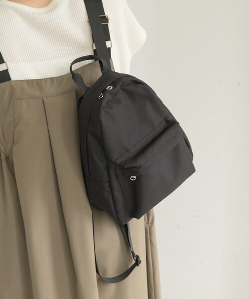 URBAN RESEARCH DOORS（アーバンリサーチドアーズ）の「撥水ミニリュック（バックパック/リュック・レディース・KHAKI/BLACK・one）」の6枚目の写真