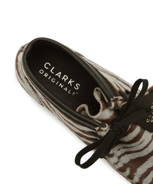 ADAM ET ROPE'(アダムエロペ)の「【CLARKS】WALLABEE BOOTS ZEBRA(モカシン/デッキシューズ・レディース・ホワイト系・36/37/38/39)」の19枚目の写真