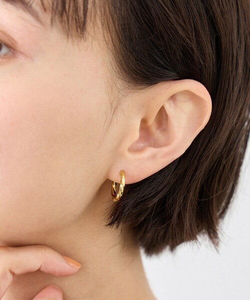 ROPE' PICNIC(ロペピクニック)の「ステンレスカット入りフープピアス(ピアス(両耳用)・レディース・ゴールド/シルバー・F)」の2枚目の写真
