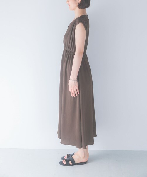 URBAN RESEARCH ROSSO（アーバンリサーチロッソ）の「楊柳サテンウエストマークワンピース（ワンピース・レディース・OFF WHITE/BROWN/NAVY・Free）」の20枚目の写真