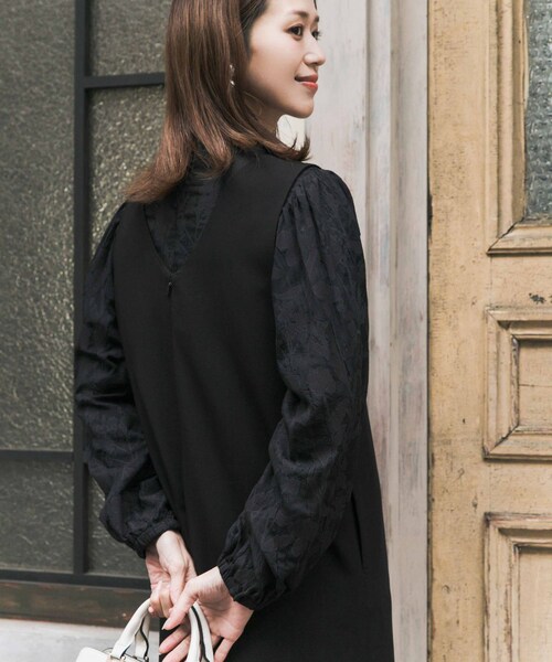 URBAN RESEARCH DOORS（アーバンリサーチドアーズ）の「Vネックタックオールインワン（つなぎ/オールインワン・レディース・BLACK・S/M）」の4枚目の写真