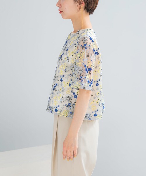 URBAN RESEARCH ROSSO（アーバンリサーチロッソ）の「フラワー刺繍セミシアーブラウス（シャツ/ブラウス・レディース・BLUE×YEL・Free）」の12枚目の写真