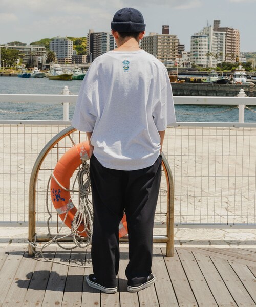 URBAN RESEARCH（アーバンリサーチ）の「Wide Dad　GRAPHIC T-SHIRTS WITH HATCH（Tシャツ/カットソー・メンズ・ASH GRAY/LIMEGREEN/NAVY・1/2）」の10枚目の写真