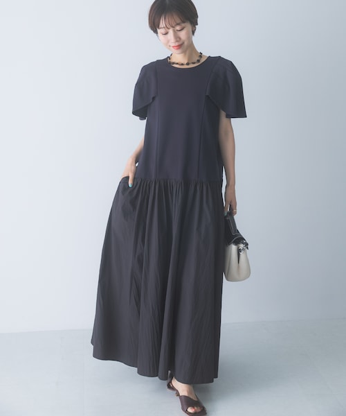 URBAN RESEARCH ROSSO（アーバンリサーチロッソ）の「Mewl　ペタルスリーブドッキングワンピース（ワンピース・レディース・BLACK/NAVY・Free）」の2枚目の写真