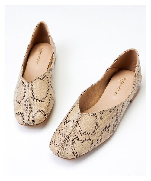 nissen（ニッセン）の「【ゆったり幅広】スクエアトゥセンターシームバブーシュ（低反発中敷）（ワイズ４Ｅ）（パンプス・メンズ・黒/オーク/パイソン柄/シャンパンゴールド/シルバー/グレージュ・M=23.0~23.5cm/4E/L=24.0~24.5cm/4E/LL=25.0~25.5cm/4E/3L=26.0~26.5cm/4E）」の6枚目の写真