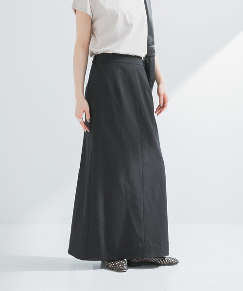 URBAN RESEARCH（アーバンリサーチ）の「『2サイズ展開』リネン混ロングスカート（スカート・レディース・BLACK/SAND BEIGE・36/38）」の4枚目の写真