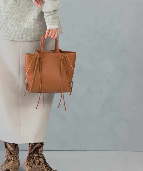 URBAN RESEARCH ROSSO（アーバンリサーチロッソ）の「サイドジップミニトート（ショルダーバッグ・レディース・GREIGE/BROWN/BLACK・-）」の2枚目の写真
