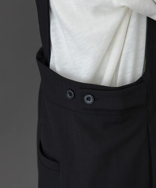URBAN RESEARCH DOORS（アーバンリサーチドアーズ）の「FORK&SPOON　Uネックプラケットオーバーオール（ワンピース・レディース・BLACK/NAVY・1/2）」の11枚目の写真