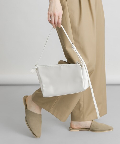KBF（ケイビーエフ）の「アシンメトリースリムショルダーBAG（ショルダーバッグ・レディース・BLACK/IVORY/CAMEL・one）」の7枚目の写真