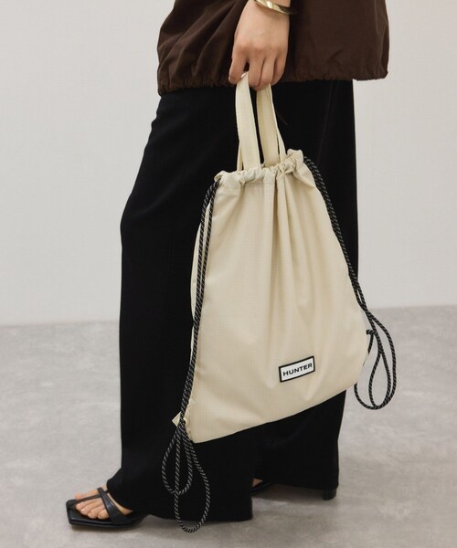 ADAM ET ROPE'（アダムエロペ）の「【WEB限定】・【HUNTER for ADAM ET ROPE'】 別注  TRAVEL DRAWSTRING BACKPACK TOTE（トートバッグ・レディース・キナリ・F）」の10枚目の写真