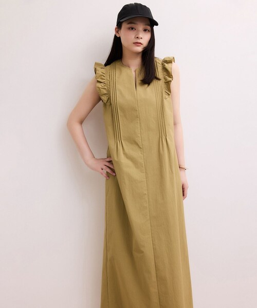 ADAM ET ROPE'（アダムエロペ）の「【WEB限定】フリルショルダーワンピース（ワンピース・レディース・ブラック/ベージュ・36/38）」の4枚目の写真