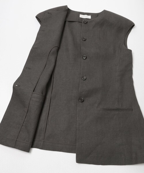 URBAN RESEARCH(アーバンリサーチ)の「AMOMENTO LINEN CURVED VEST(ベスト・レディース・KH BROWN/KHAKI・0)」の5枚目の写真