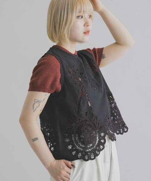 THE GOODLAND MARKET（ザグッドランドマーケット）の「FANAKA　レースノースリーブプルオーバー（シャツ/ブラウス・レディース・WHITE/BLACK・Free）」の13枚目の写真