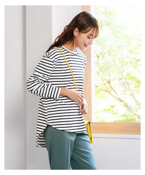 nissen（ニッセン）の「大きいサイズ綿100％ゆるシルエットフィッシュテールプルオーバー（Tシャツ/カットソー・レディース・オフホワイト系ボーダー/ターコイズブルー/モカブラウン/黒・L~LL相当/3L~4L相当/5L~6L相当/8L相当/10L相当）」の2枚目の写真