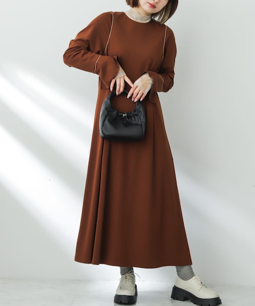 SENSE OF PLACE by URBAN RESEARCH（センスオブプレイスバイアーバンリサーチ）の「ウエストタックカットワンピース（ワンピース・レディース・BROWN/GREIGE/BLACK・one）」の2枚目の写真