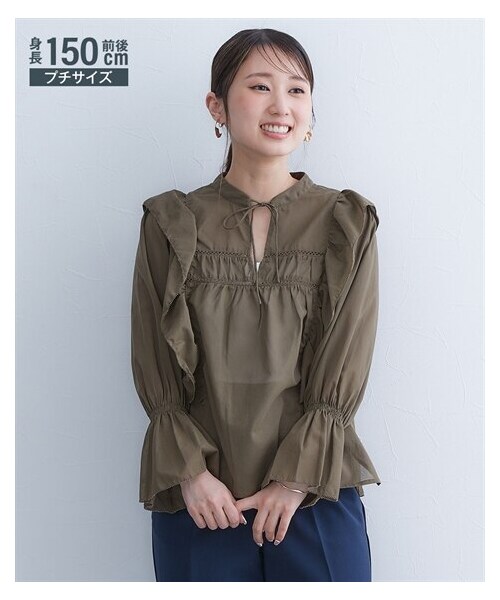 nissen（ニッセン）の「小さいサイズ　綿100%フリルギャザーブラウス　低身長さん・小柄女性（シャツ/ブラウス・レディース・カーキ/ブラック・P1/P2）」の2枚目の写真