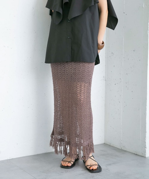 KBF（ケイビーエフ）の「フリンジ透かし編みニットスカート（スカート・レディース・BROWN/BEIGE/BLACK・one）」の2枚目の写真