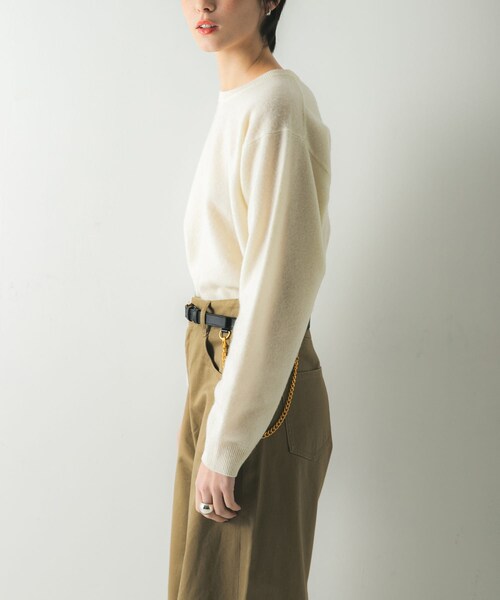 URBAN RESEARCH(アーバンリサーチ)の「ウール100 クルーネックソフトニット(ニット/セーター・レディース・OFF WHITE/BLUE/GRAY/BLACK・Free)」の8枚目の写真